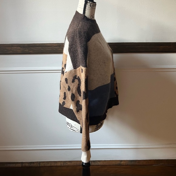 Color Block Sweater - Picture 4 of 6